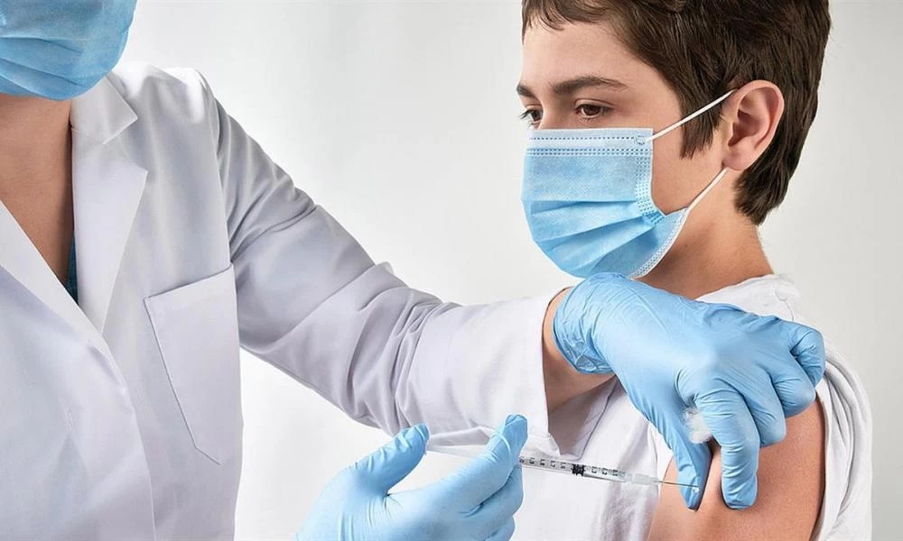 Γερμανία: Ξεκινά σήμερα ο εμβολιασμός παιδιών άνω των 12 ετών